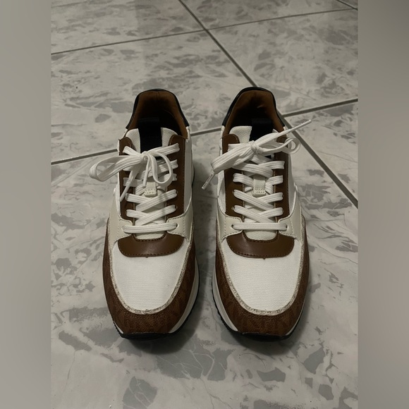 MK Monique Mixed-Media Trainer - Picture 2 of 10